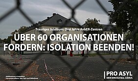 Leben im Lager: Eingez&auml;unt und mit begrenzter Bewegungsfreiheit. Hier im bayerischen Schweinfurt. Foto: picture alliance /dpa | Karl-Josef Hildenbrand